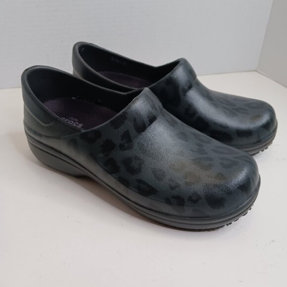 Crocs Women's Animal Print Clog size 8M - Picture 2 of 10